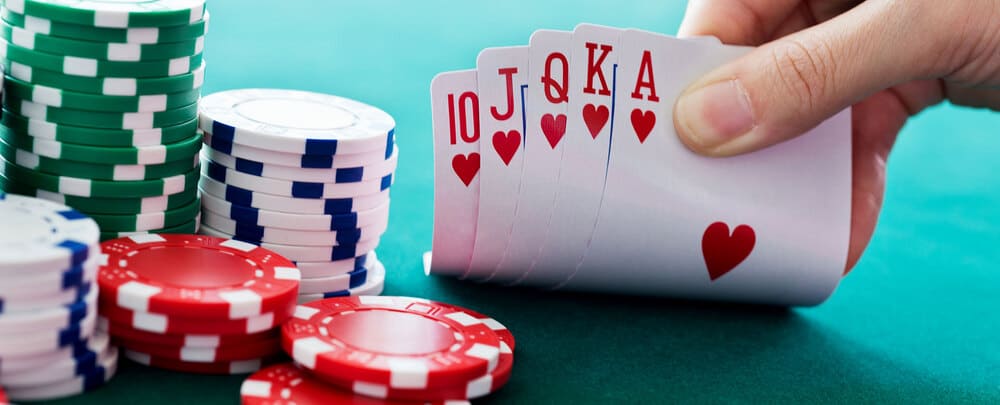 Bài có khả năng lên Royal flush trong Poker nhận biết như thế nào