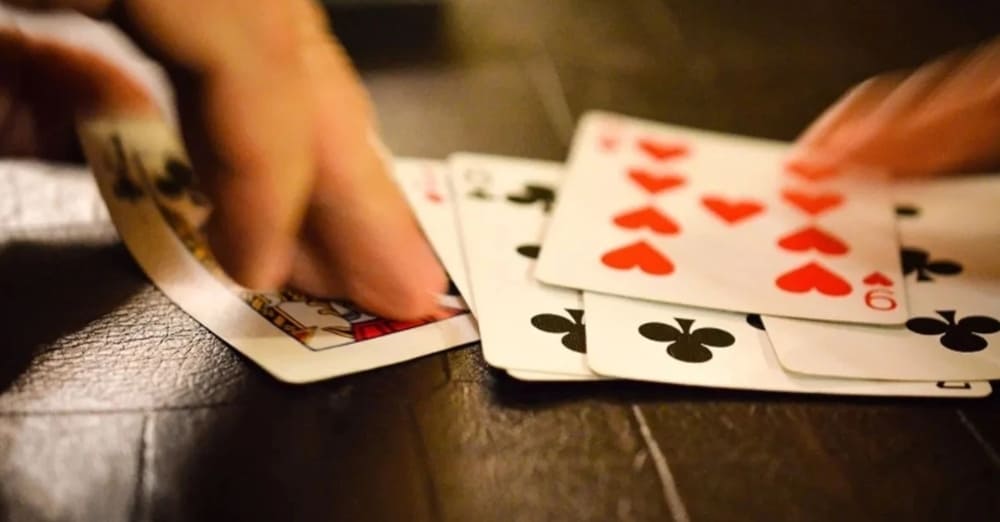 Tổng quan về bài phỏm bịp là gì